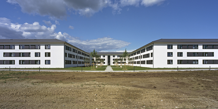 Foto mit Blick auf einen Hof des Unterkunftsgebäudes der Pionierschule Ingolstadt